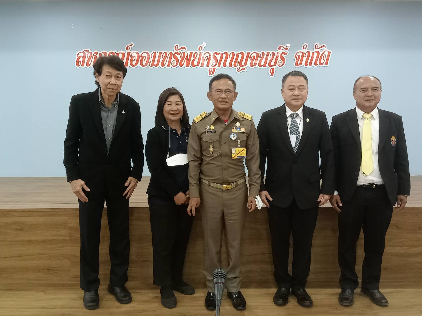 บริษัท สยามซีเนเตอร์ จำกัด โดยคุณรุ่งทิวา พุกพัด  (ที่ปรึกษา และผู้จัดการฝ่ายสำนักงาน ) ได้เข้าร่วมประชุมกับองคมนตรี  ท่านพลเอก ไพบูลย์ คุ้มฉายา